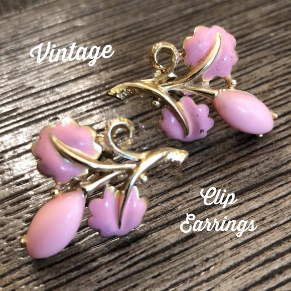 Vintage Pink Floral Goldtone Clip Earrings - Picture 1 of 12